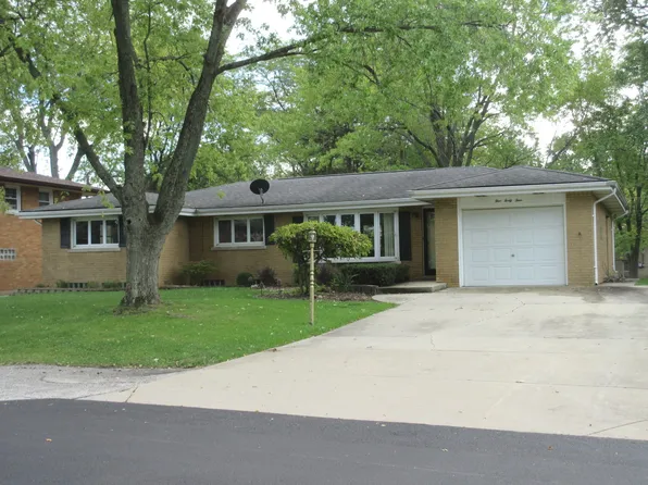 544 Country Ln, Beecher, IL 60401