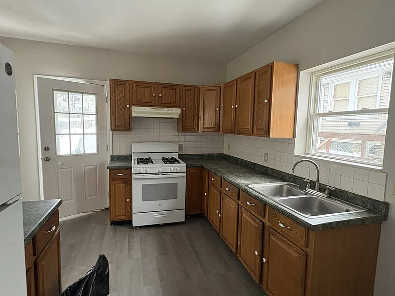 56 Wisner Ave — Photo 2