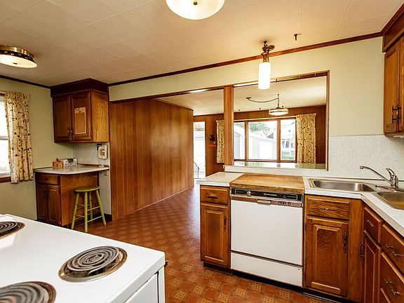 4th image of 70 Kenview Ave