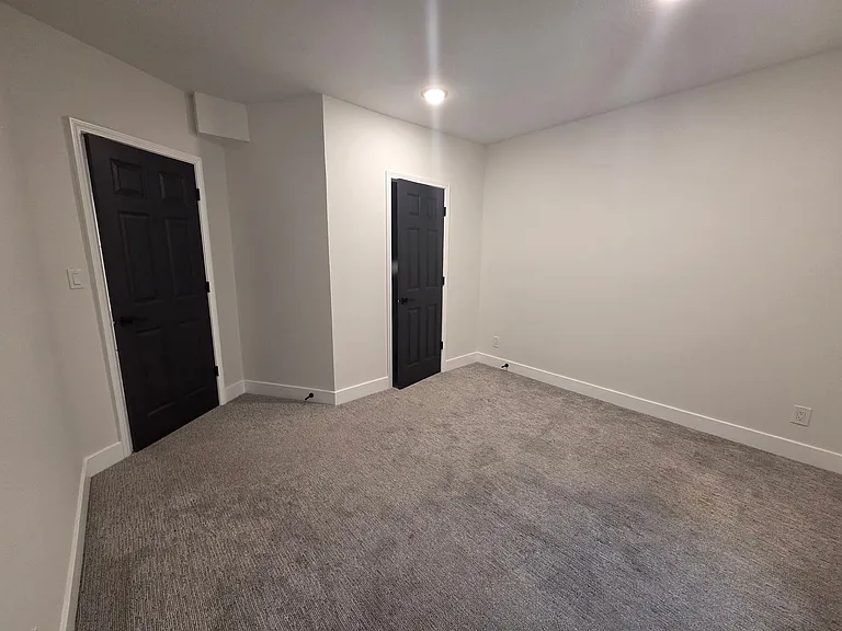 2301 Grant Ln — Photo 55