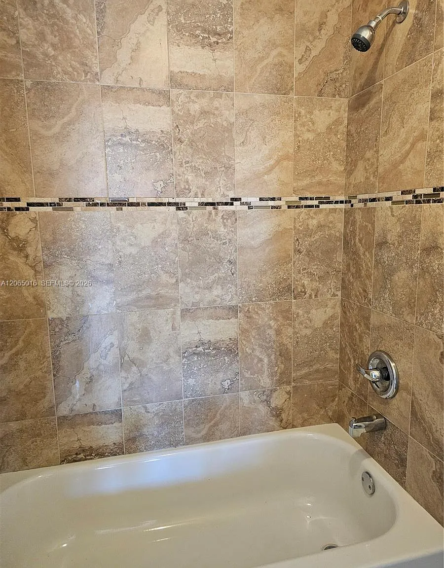 Lago Grande Three-A Condo — Photo 2