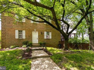 9900 Lakepointe Dr, Burke, VA 22015