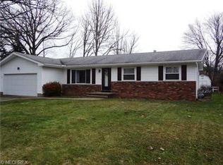 2776 Greenridge Rd, Barberton, OH 44203