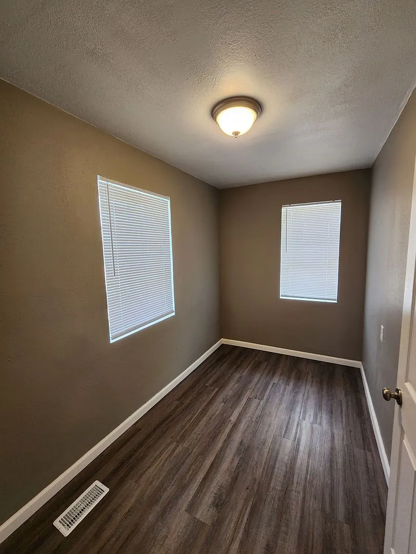 606 West 4th Street — Photo 3