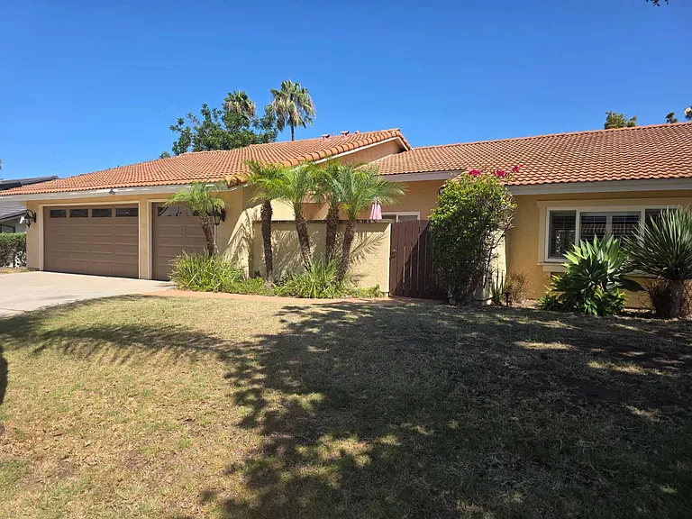 2814 Luciernaga St — Photo 2