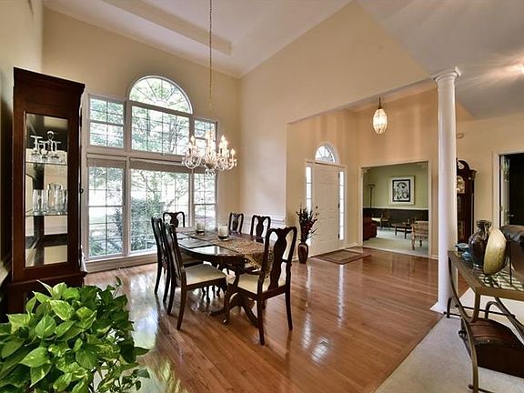 4th image of 2240 Vinings Ln