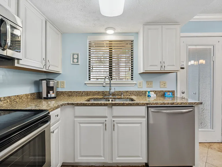 124 Robin Ln — Photo 10
