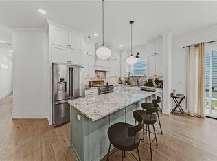 1019 N Main St, Bentonville, AR 72712