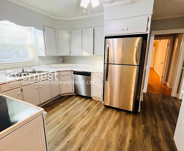 570 Hawkins Dr — Photo 9