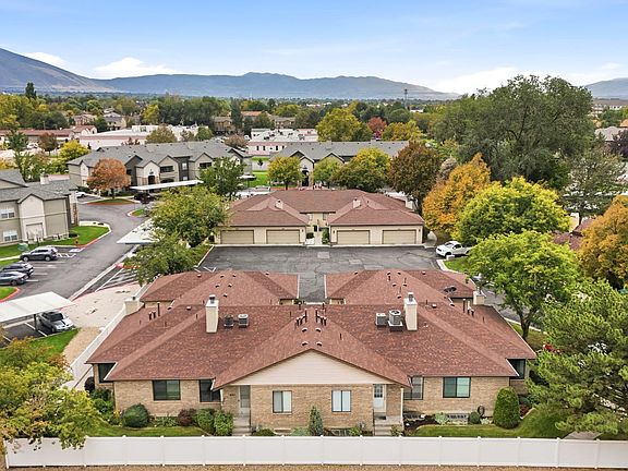 4th image of 809 E Golden Field Way