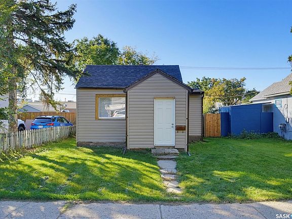 4th image of 915 23rd Street W