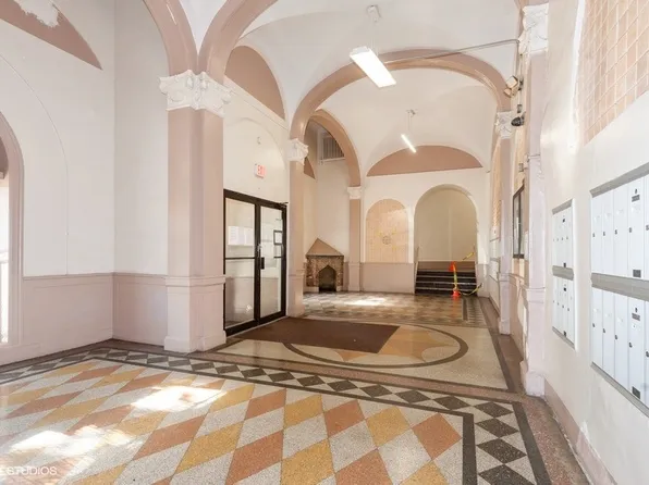 941 Jerome Avenue image 9 of 11