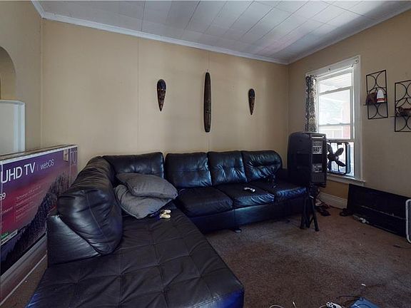 5th image of 34 Pries Ave