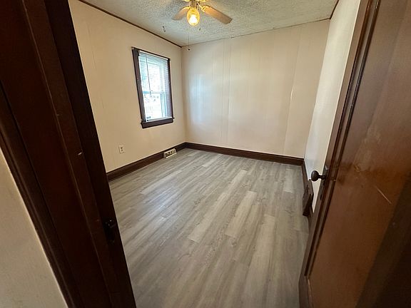 3rd image of 762 Shoshone Ave