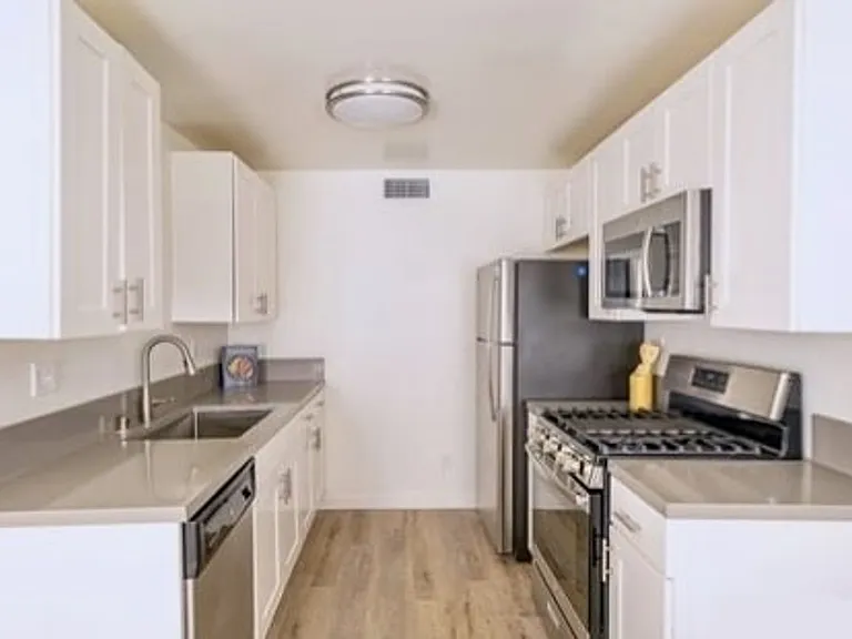 7326 Haskell Ave — Photo 21