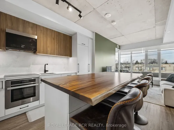 689 The Queensway #321, Toronto, ON M8Y 0C8