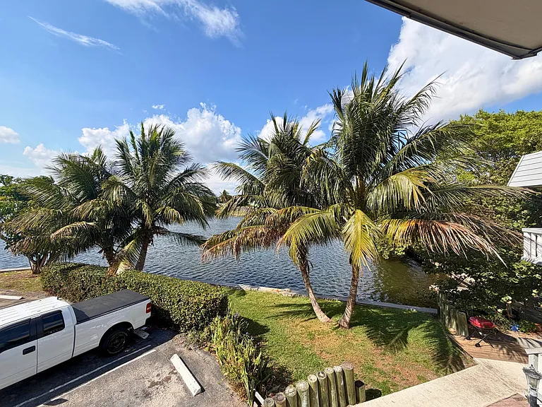 519 W Kalmia Dr — Photo 12