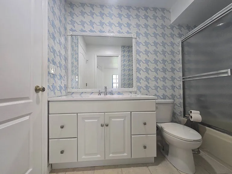 2511 N Orangewood St — Photo 16