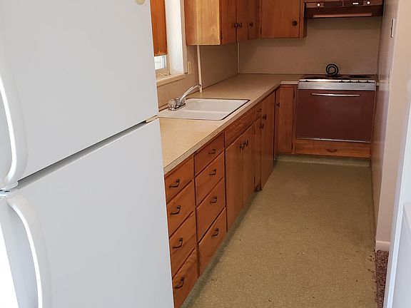3rd image of 1058 Garfield St