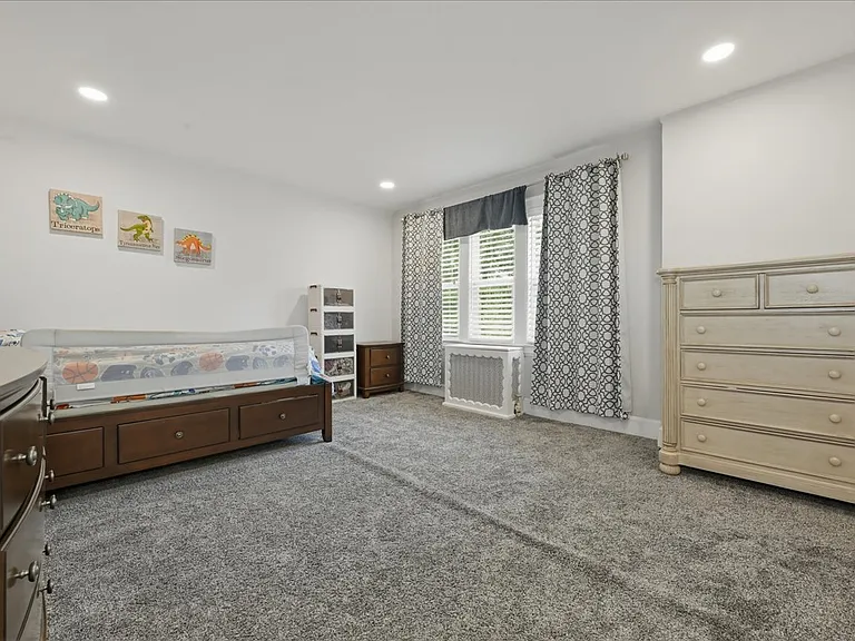 38-11 205th St #SINGLE-FAMIL — Photo 21