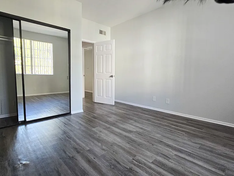 685 Kelton Ave — Photo 34