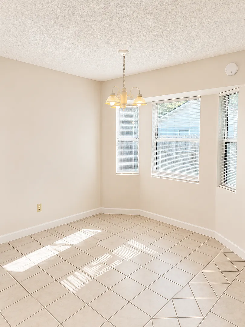 3 Bedroom | 2 Bathroom Home with Fenced Yard — Photo 4