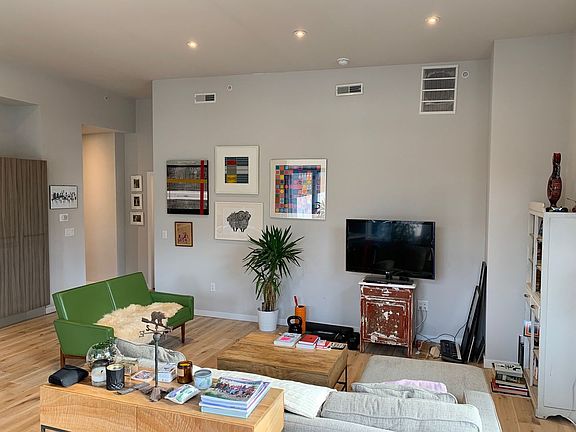 4th image of 412-426 S 13th St #607