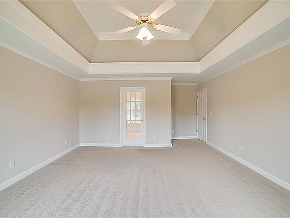 3rd image of 984 Spruce Creek Ln
