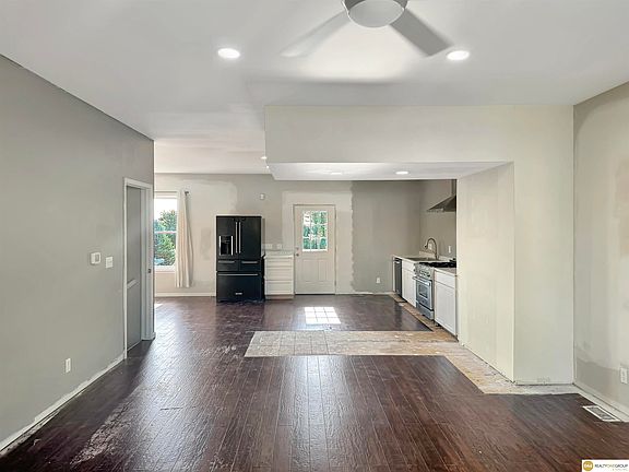 2nd image of 2402 Crystal Dr