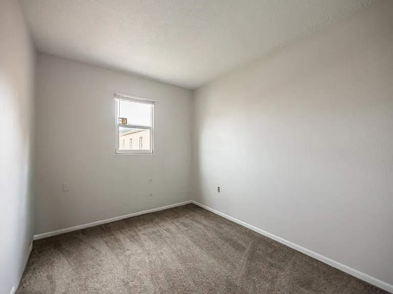 914 SW 8th Ave #11 — Photo 10