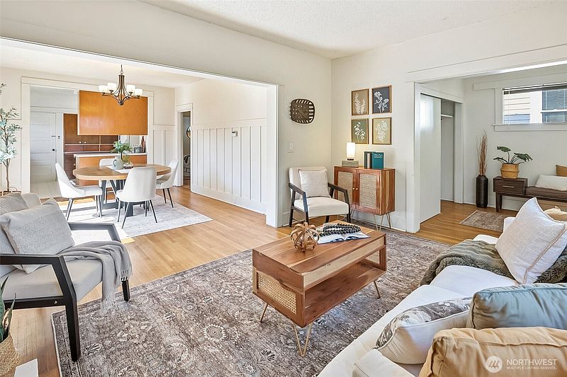 5th image of 4743 5th Avenue NE