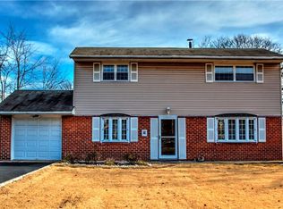 56 Hastings Rd, Kendall Park, NJ 08824