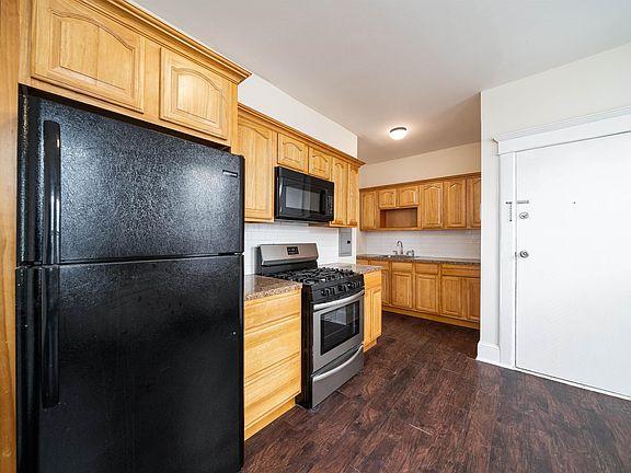 2nd image of 224 Linden Ave APT 4