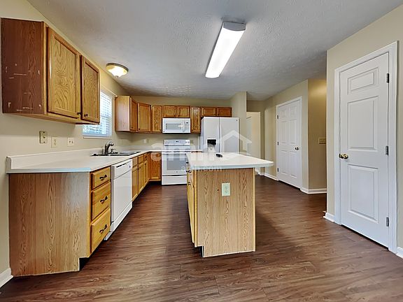 4th image of 229 Triple Crown Dr