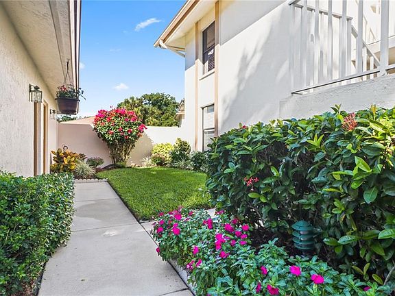 5th image of 525 Lake Louise Cir Unit 201