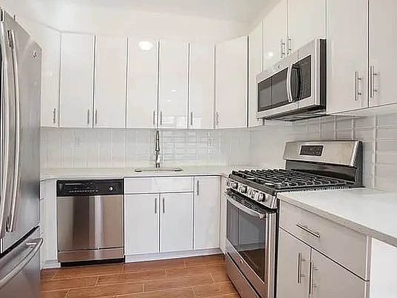 4th image of 318 E 117th St