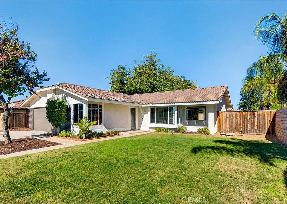 1st image of 24884 Lorna Dr
