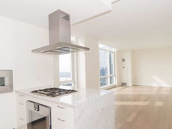 5th image of 460 W 42nd St APT 53C