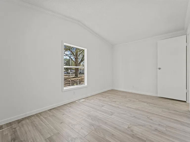 23239 Lakeside Dr — Photo 17