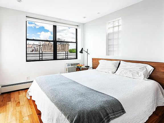 5th image of 11 Wyckoff St #Penthouse