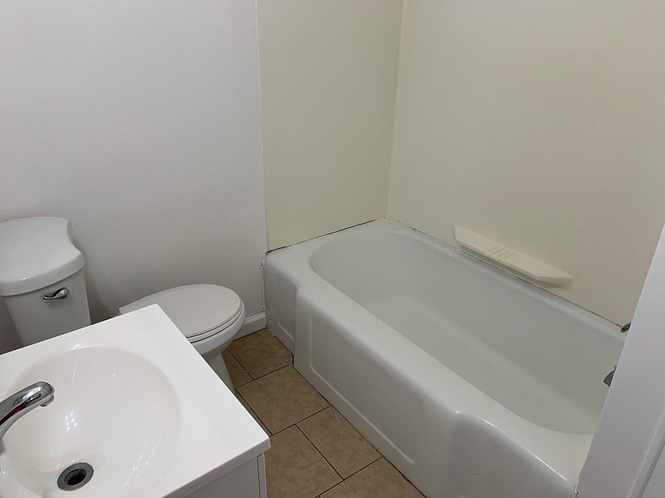 2nd image of 16 Oakwood Ave #1