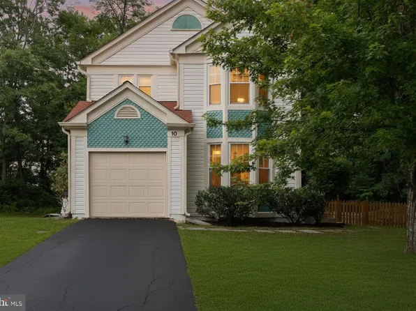 10 Fenton Wood Dr, Sterling, VA 20165