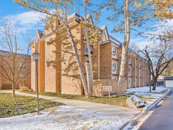 300 E Claymoor Rd #3-A, Hinsdale, IL 60521