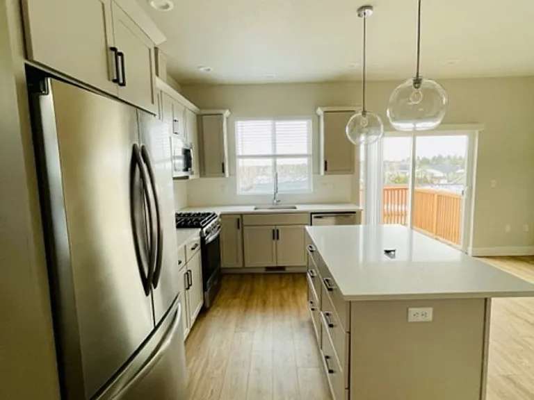 1718 NE Lotus Dr #1 — Photo 2
