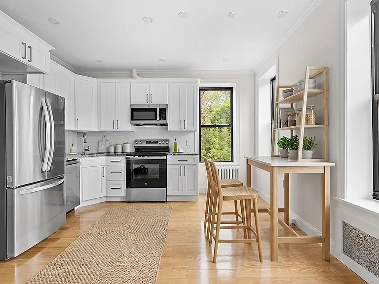 206 7th Ave #4 — Photo 3