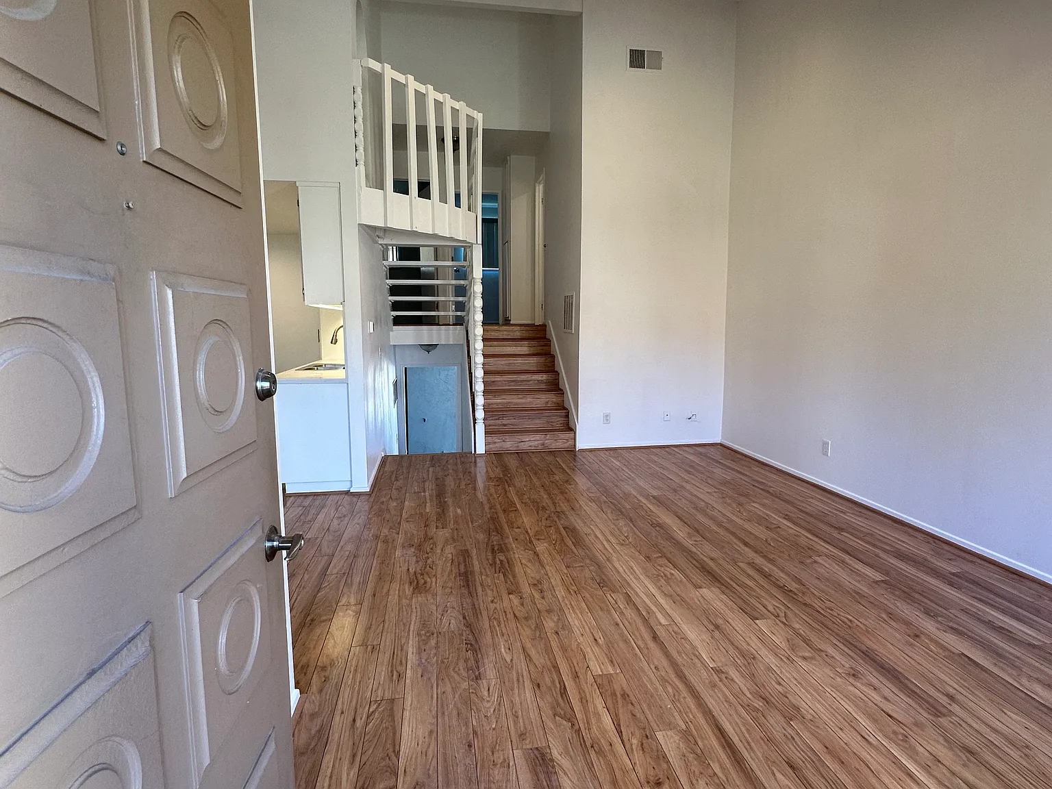 2 bed, 802 sqft, $3,300 — Photo 2