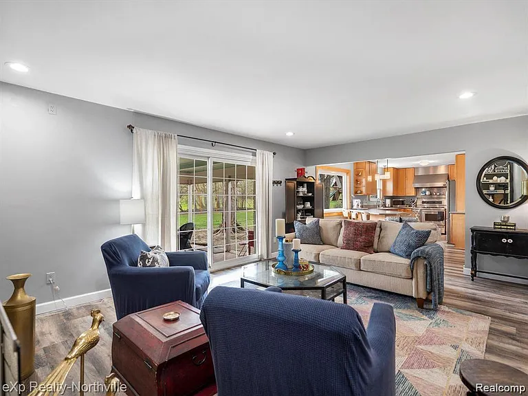 38205 Connaught Dr — Photo 22