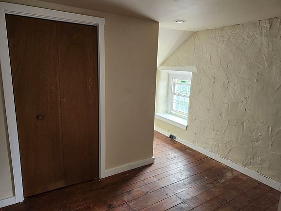 4th image of 366 Ridge Rd