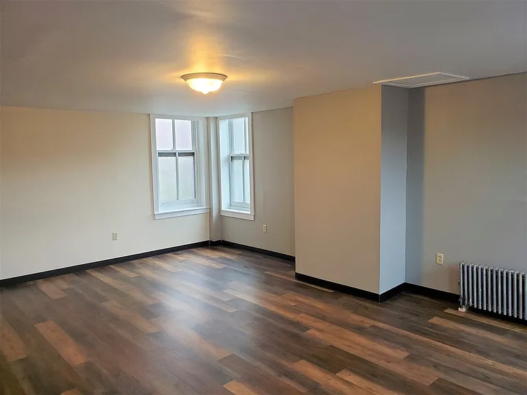 819 Elm St #14 — Photo 6
