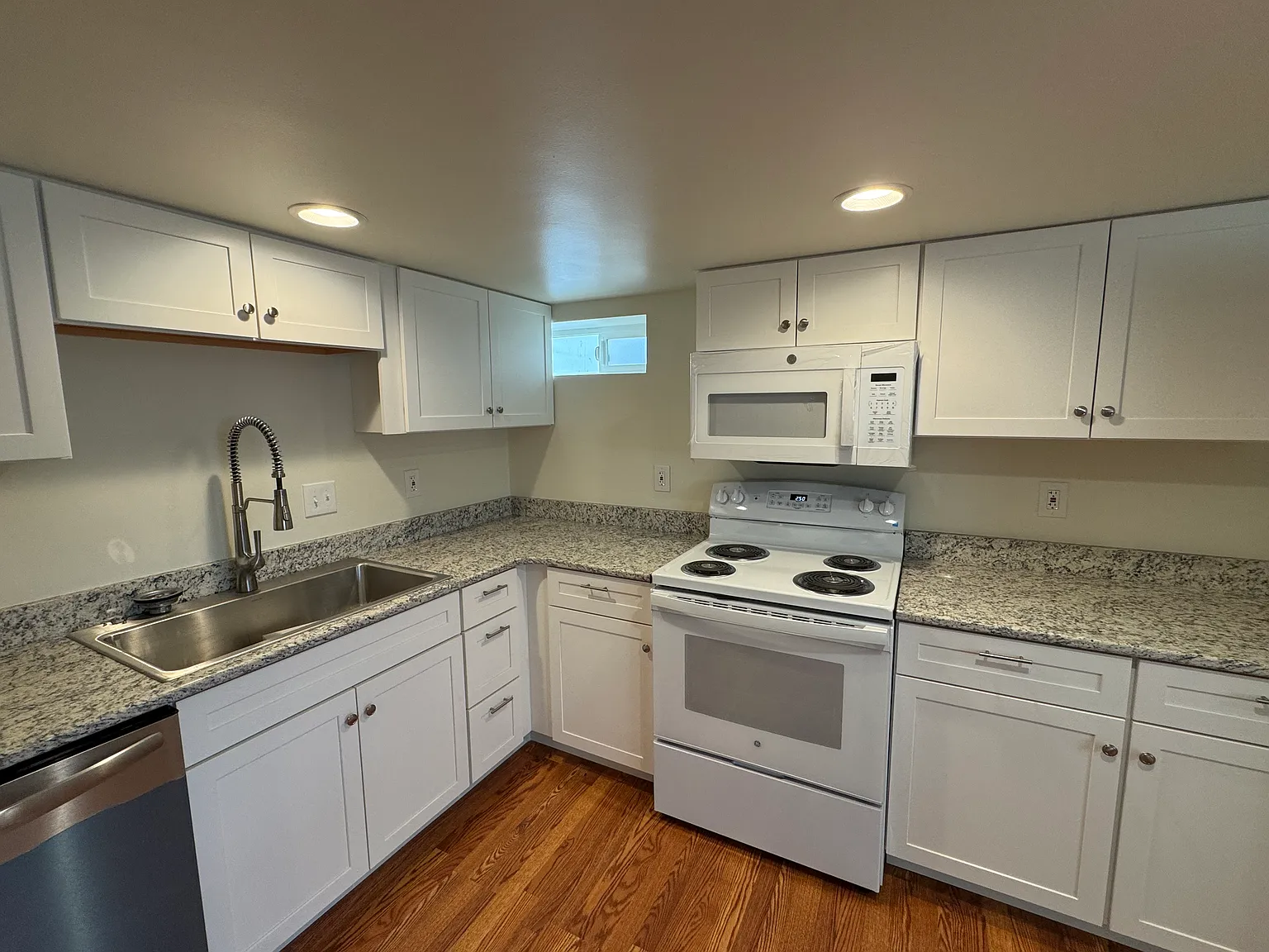 2 bed, 1000 sqft, $1,500 — Photo 3